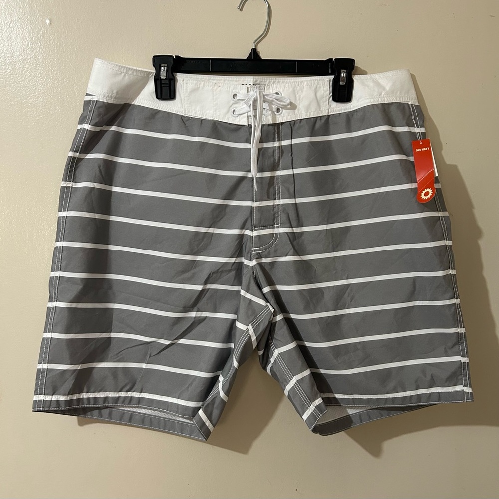 Old Navy Men’s Swim Trunks Gray‎ White Striped Board Shorts UPF 40 NWT Beach XL